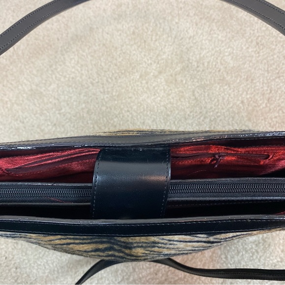 Maxx New York Tiger Print Shoulder Purse - Picture 7 of 8